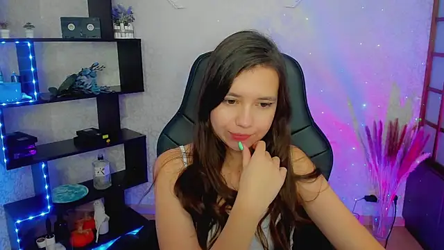 Snapshot of Lina_Brownie chatting on 12/28/24, 05:33 Lina Brownie online show from 12/28/24, 05:33