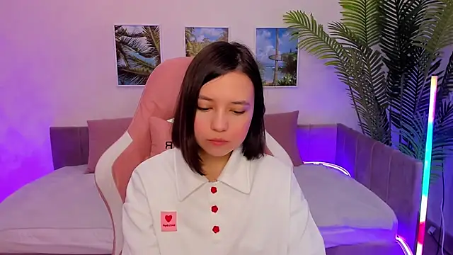 Snapshot of Lina_Brownie chatting on 02/23/25, 02:29 Lina Brownie online show from 02/23/25, 02:29