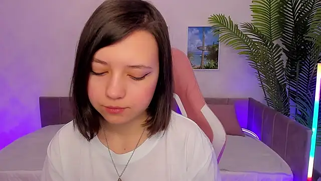 Snapshot of Lina_Brownie chatting on 03/03/25, 01:53 Lina Brownie online show from 03/03/25, 01:53