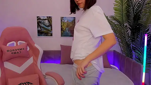 Snapshot of Lina_Brownie chatting on 03/03/25, 04:58 Lina Brownie online show from 03/03/25, 04:58