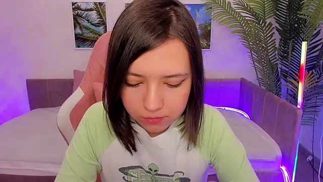 Snapshot of Lina_Brownie chatting on 03/06/25, 05:03 Lina Brownie online show from 03/06/25, 05:03