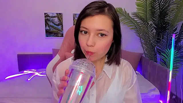 Snapshot of Lina_Brownie chatting on 03/08/25, 02:01 Lina Brownie online show from 03/08/25, 02:01