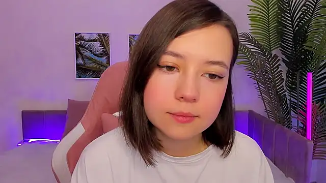 Snapshot of Lina_Brownie chatting on 03/21/25, 02:28 Lina Brownie online show from 03/21/25, 02:28