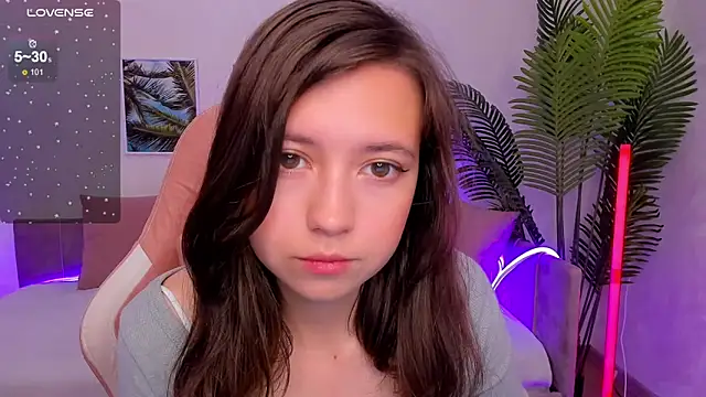 Snapshot of Lina_Brownie chatting on 09/19/25, 02:46 Lina Brownie online show from 09/19/25, 02:46