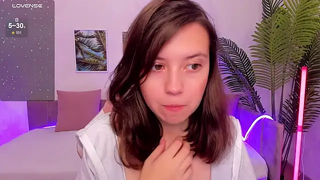 Snapshot of Lina_Brownie chatting on 09/21/25, 02:35 Lina Brownie online show from 09/21/25, 02:35