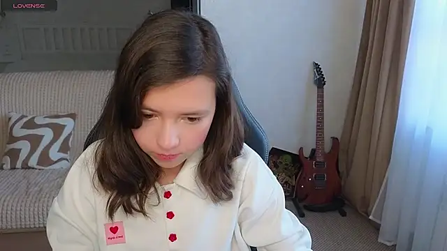 Snapshot of Lina_Brownie chatting on 10/01/25, 04:07 Lina Brownie online show from 10/01/25, 04:07