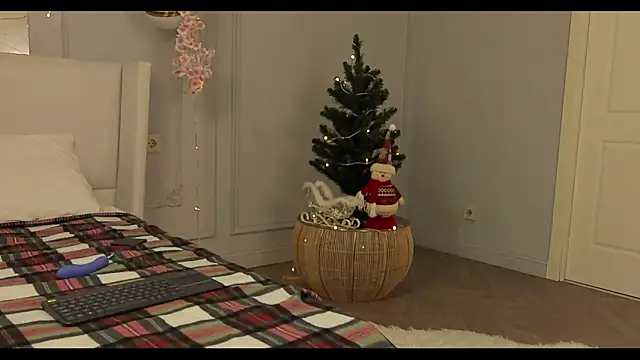 Miley Smile online show from 12/21/24, 08:28