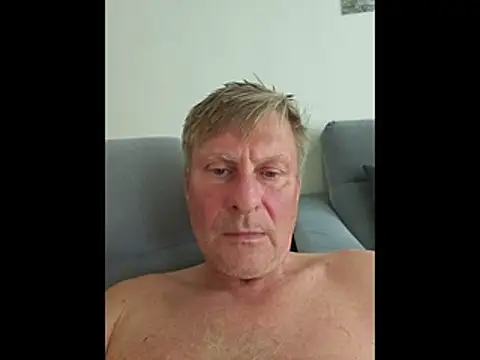 johnnym1 online show from 04/28/26, 02:33