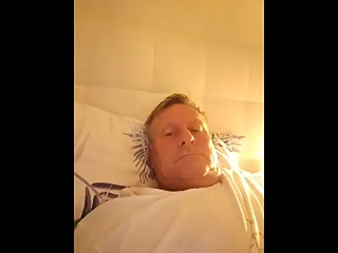 Snapshot of johnnym1 chatting on 06/01/26, 04:14 johnnym1 online show from 06/01/26, 04:14