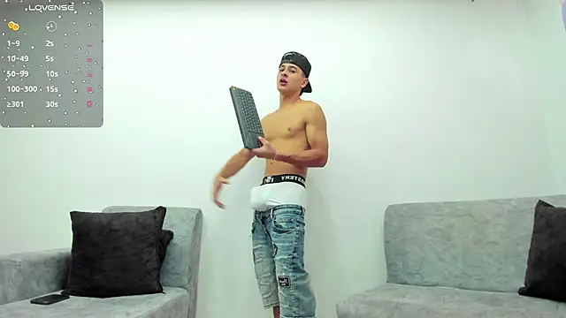 JuniorMorris  online show from 02/13/25, 09:17