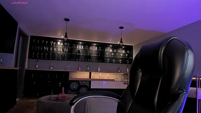 RoxanneHill  online show from 12/21/25, 12:01