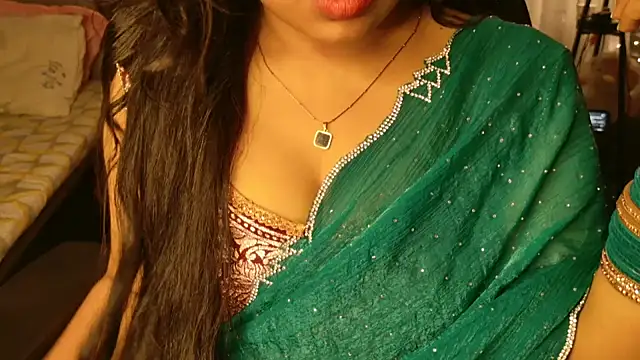 Snapshot of Spice-Summi chatting on 07/14/26, 06:35 Spice-Summi online show from 07/14/26, 06:35