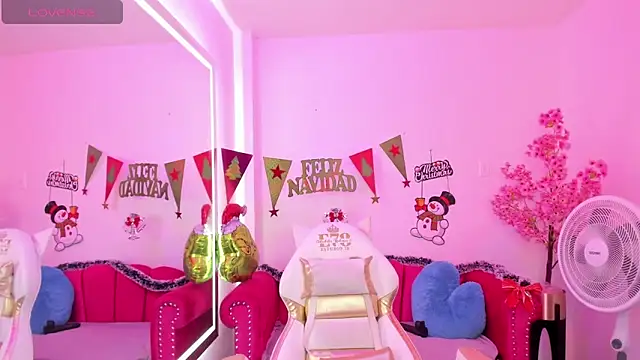 Snapshot of Miss_dolly_ chatting on 12/15/24, 12:28 Miss dolly  online show from 12/15/24, 12:28