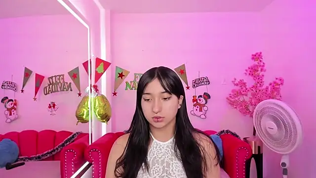 Snapshot of Miss_dolly_ chatting on 12/28/24, 12:24 Miss dolly  online show from 12/28/24, 12:24