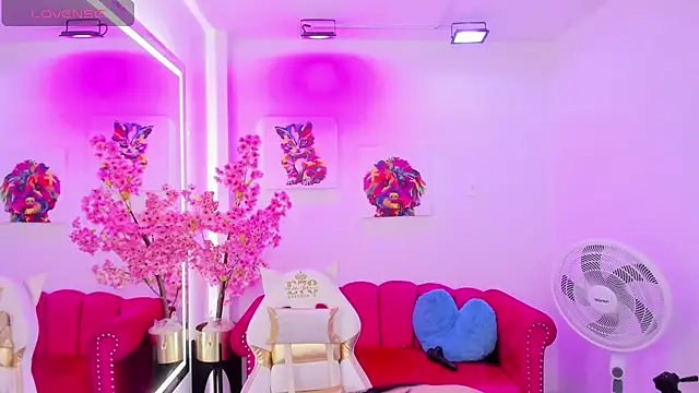 Snapshot of Miss_dolly_ chatting on 02/12/25, 12:33 Miss dolly  online show from 02/12/25, 12:33