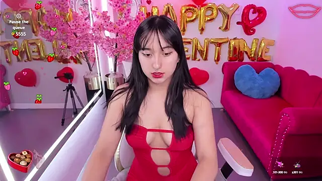 Snapshot of Miss_dolly_ chatting on 02/19/25, 12:33 Miss dolly  online show from 02/19/25, 12:33