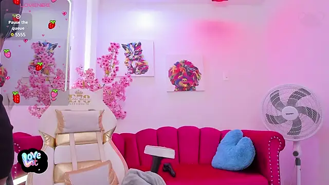 Snapshot of Miss_dolly_ chatting on 03/10/25, 03:30 Miss dolly  online show from 03/10/25, 03:30