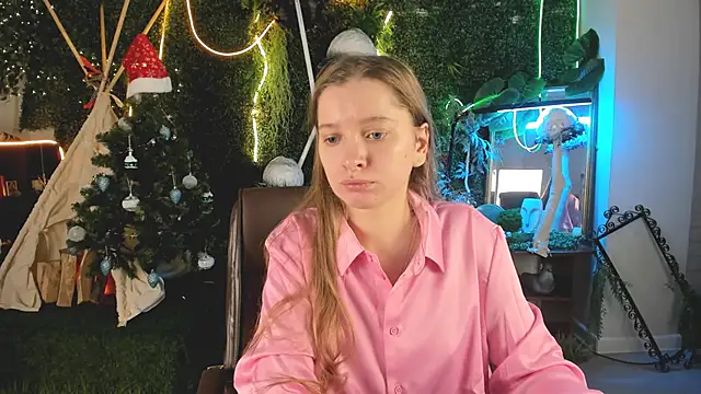 MayaSinabon online show from 12/25/24, 09:13