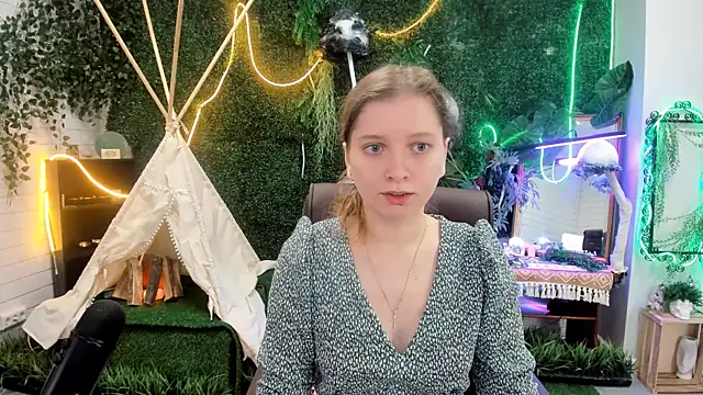 MayaSinabon online show from 10/11/25, 09:08