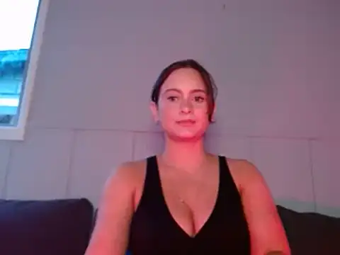 Snapshot of Sophie_Raegan chatting on 03/12/25, 02:01 Sophie Raegan online show from 03/12/25, 02:01