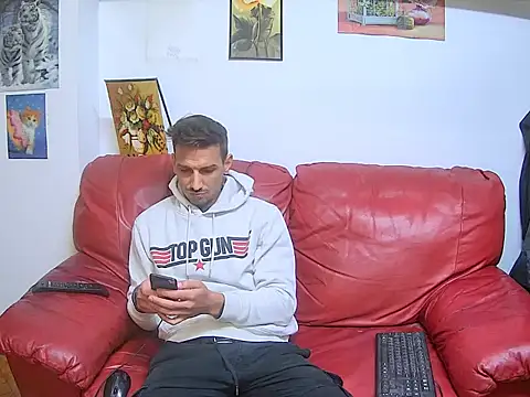 Snapshot of GiorgieUps chatting on 10/27/25, 02:15 GiorgieUps online show from 10/27/25, 02:15