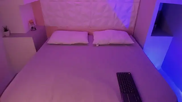 RenataEvans online show from 10/22/25, 04:07