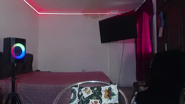 Snapshot of aliceesmith chatting on 02/04/26, 06:03 aliceesmith online show from 02/04/26, 06:03