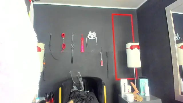 Snapshot of CharlotteScotte chatting on 10/16/25, 12:28 CharlotteScotte online show from 10/16/25, 12:28