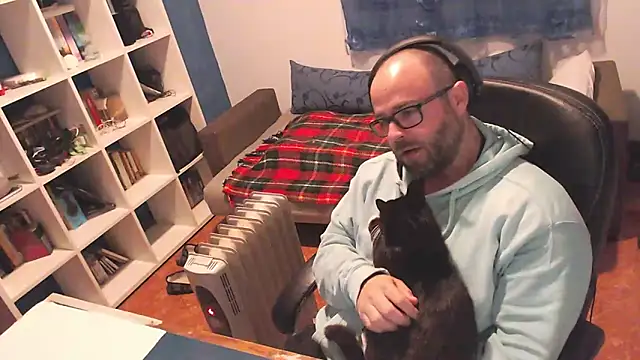 ravingr4d4 online show from 03/10/25, 10:24