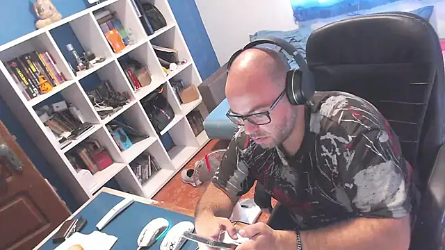 ravingr4d4 online show from 09/11/25, 09:20