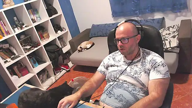 ravingr4d4 online show from 10/11/25, 08:51