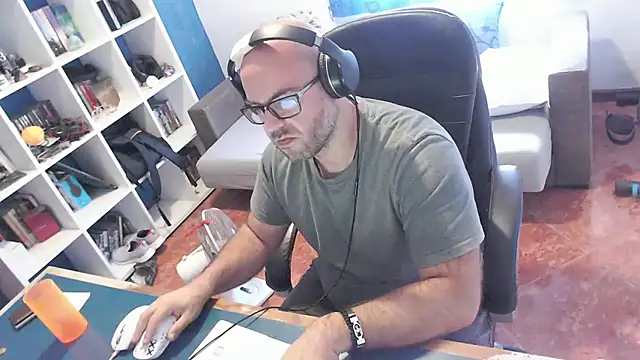 ravingr4d4 online show from 10/14/25, 10:27