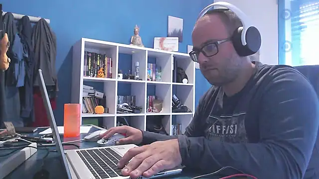 ravingr4d4 online show from 11/06/25, 09:54