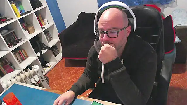 ravingr4d4 online show from 12/17/25, 10:16