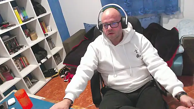 ravingr4d4 online show from 12/18/25, 10:38