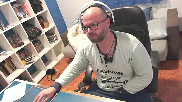 ravingr4d4 online show from 03/11/26, 12:05