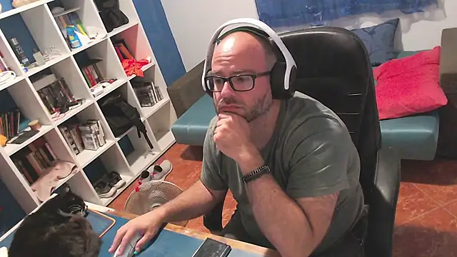 ravingr4d4 online show from 06/01/26, 10:00