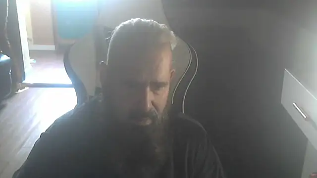 Snapshot of maseurbeardedpig chatting on 10/31/25, 10:49 maseurbeardedpig online show from 10/31/25, 10:49