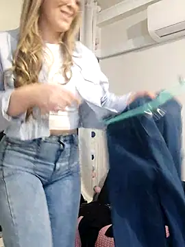 Snapshot of Daniela77771 chatting on 09/14/25, 01:27 Daniela77771 online show from 09/14/25, 01:27