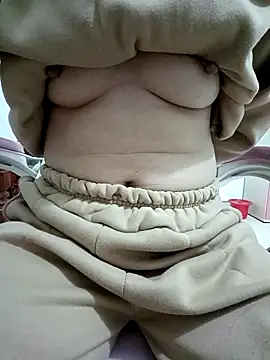 SweetGirl2k2 online show from 02/18/25, 08:58