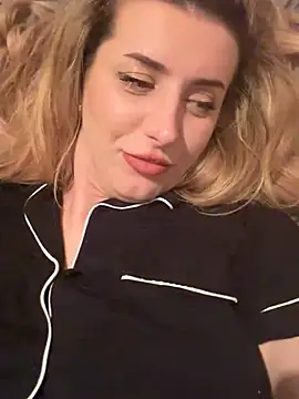 Snapshot of RoxxyDallas chatting on 03/09/25, 10:30 RoxxyDallas online show from 03/09/25, 10:30