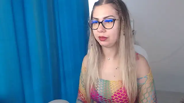 Snapshot of SugarErika chatting on 03/19/25, 06:24 SugarErika online show from 03/19/25, 06:24