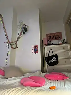 Snapshot of OriginalBarbieEst92 chatting on 01/10/25, 05:02 OriginalBarbieEst92 online show from 01/10/25, 05:02