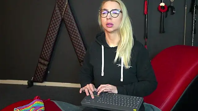 CelineConner online show from 02/07/25, 05:10