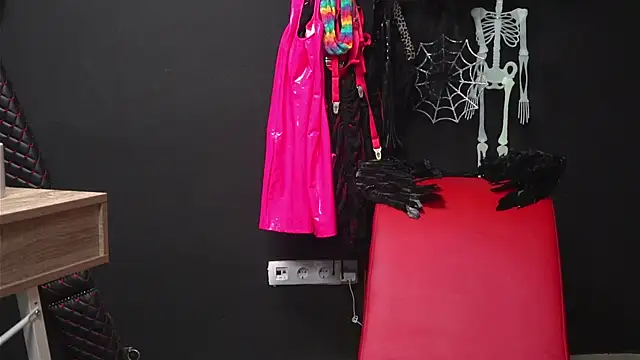 CelineConner online show from 10/30/25, 05:09