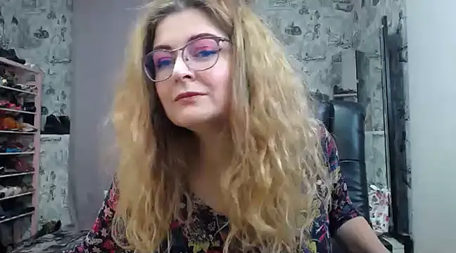 Helen1974 online show from 02/08/25, 09:15