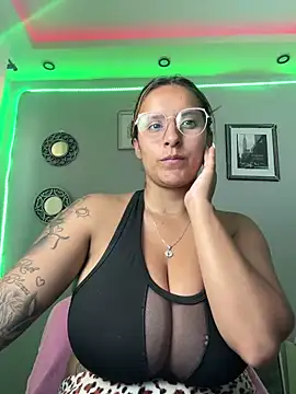 Snapshot of Seized_lust chatting on 12/07/24, 02:46 Seized lust online show from 12/07/24, 02:46