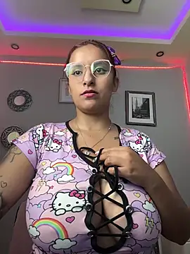 Snapshot of Seized_lust chatting on 12/17/24, 02:33 Seized lust online show from 12/17/24, 02:33