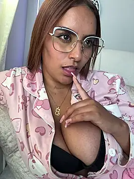 Snapshot of Seized_lust chatting on 02/13/25, 07:31 Seized lust online show from 02/13/25, 07:31