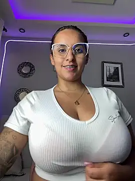 Snapshot of Seized_lust chatting on 02/16/25, 02:21 Seized lust online show from 02/16/25, 02:21